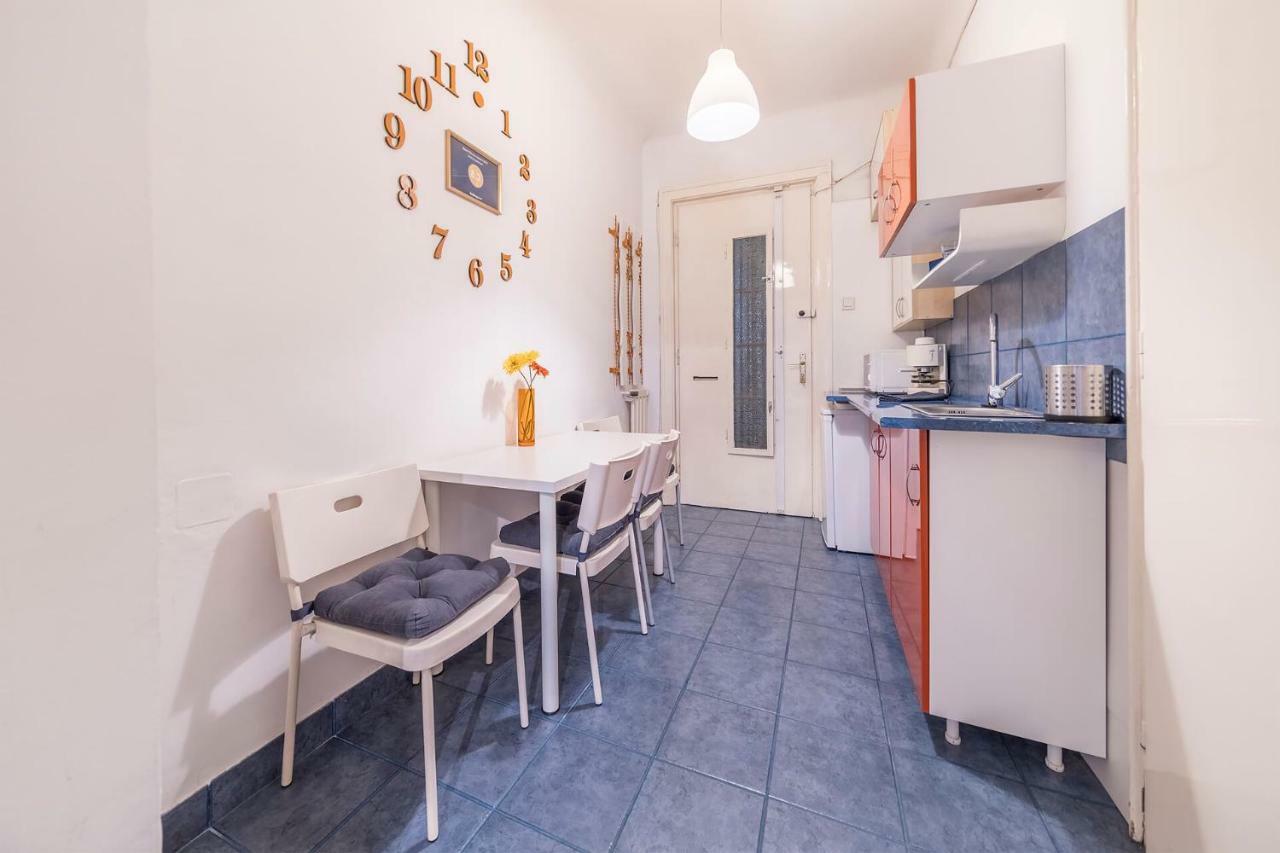 Urania Apartman Appartamento Budapest Esterno foto